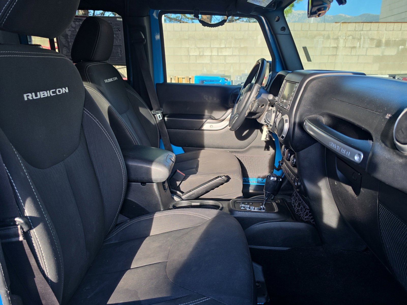 Used 2017 Jeep Wrangler Unlimited Rubicon w/ Cold Weather Group AWD/4WD image 29
