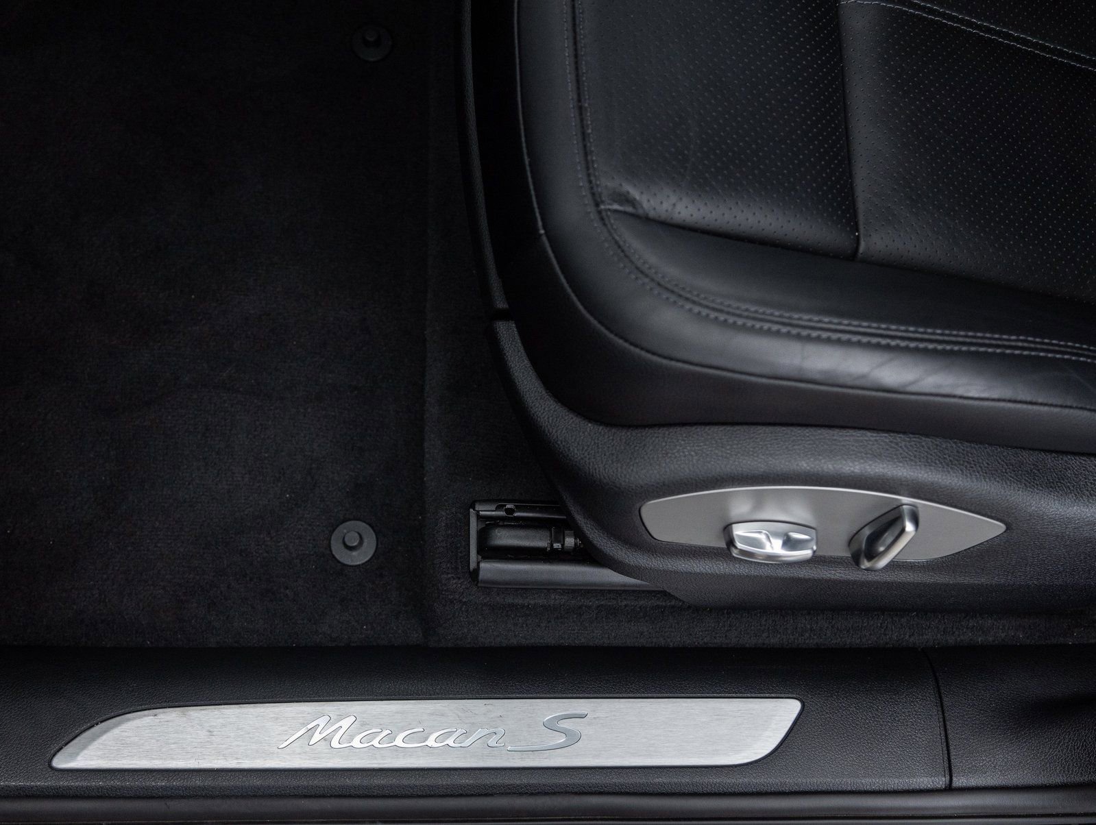 Certified 2023 Porsche Macan S image 20