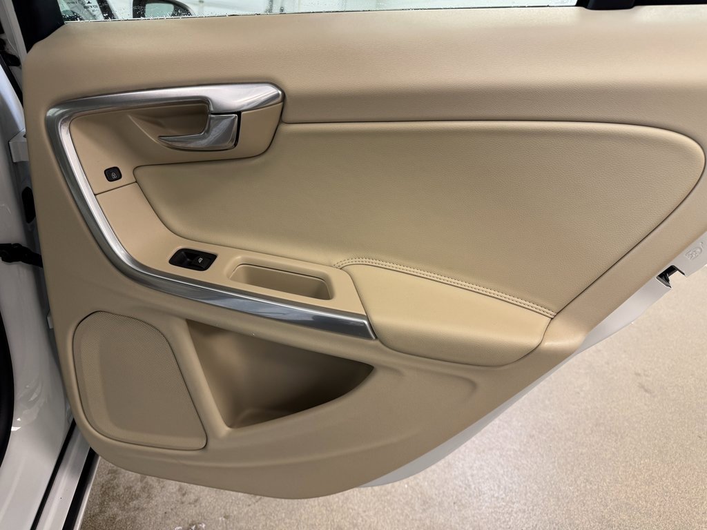 Used 2015 Volvo V60 T5 Premier Plus image 25