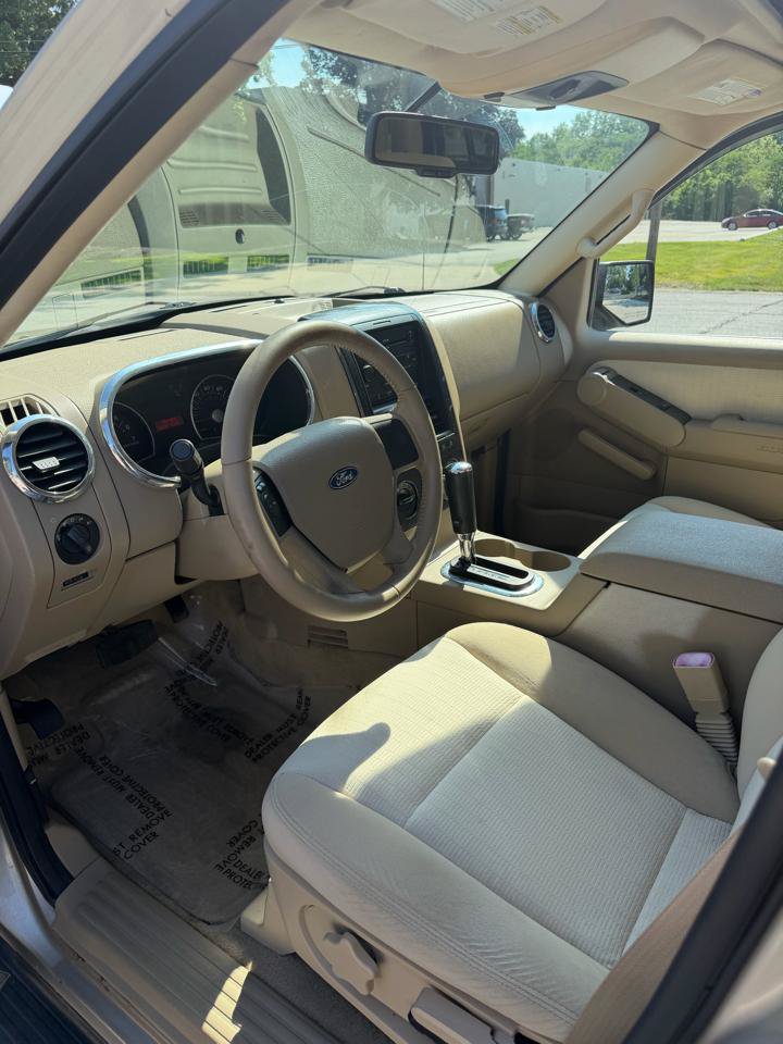 Used 2007 Ford Explorer XLT AWD/4WD image 9