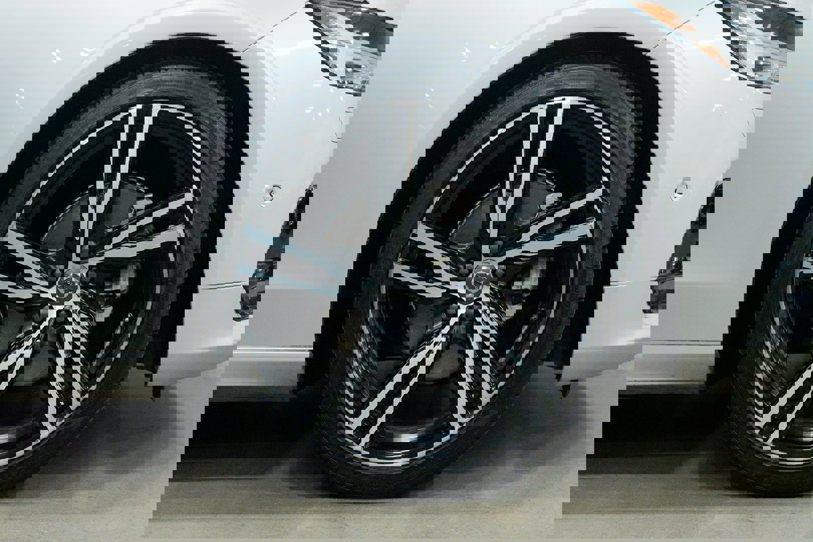 Used 2019 Volvo V90 T5 R-Design w/ Protection Package Premier image 15