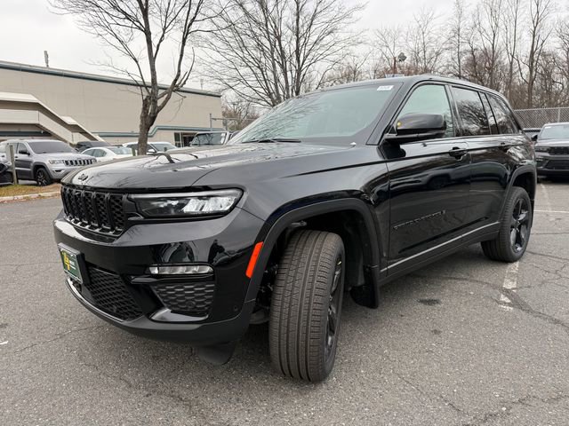 New 2025 Jeep Grand Cherokee Limited w/ Luxury Tech Group II image 3