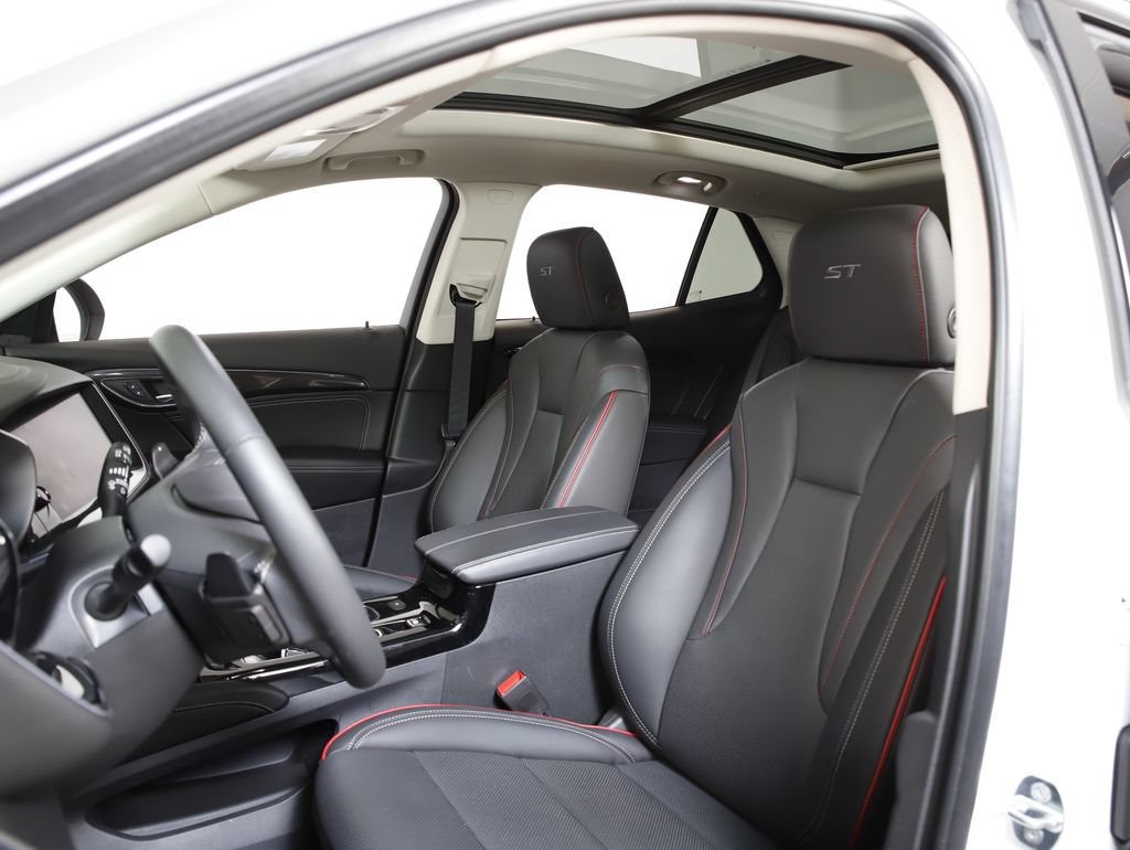 Used 2023 Buick Envision Essence w/ Sport Touring Package AWD/4WD image 25