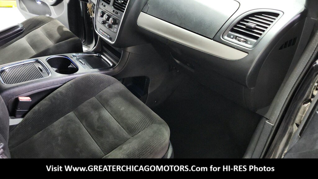 Used 2015 Dodge Grand Caravan SXT w/ Blacktop Package FWD image 36
