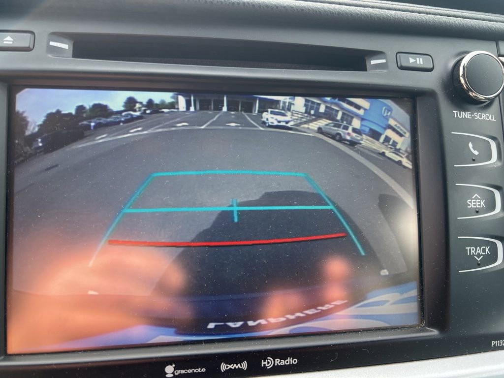 Used 2017 Toyota Highlander Plus AWD/4WD image 8