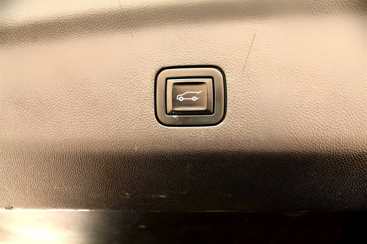 Used 2021 GMC Yukon XL Denali w/ Advanced Technology Package image 38