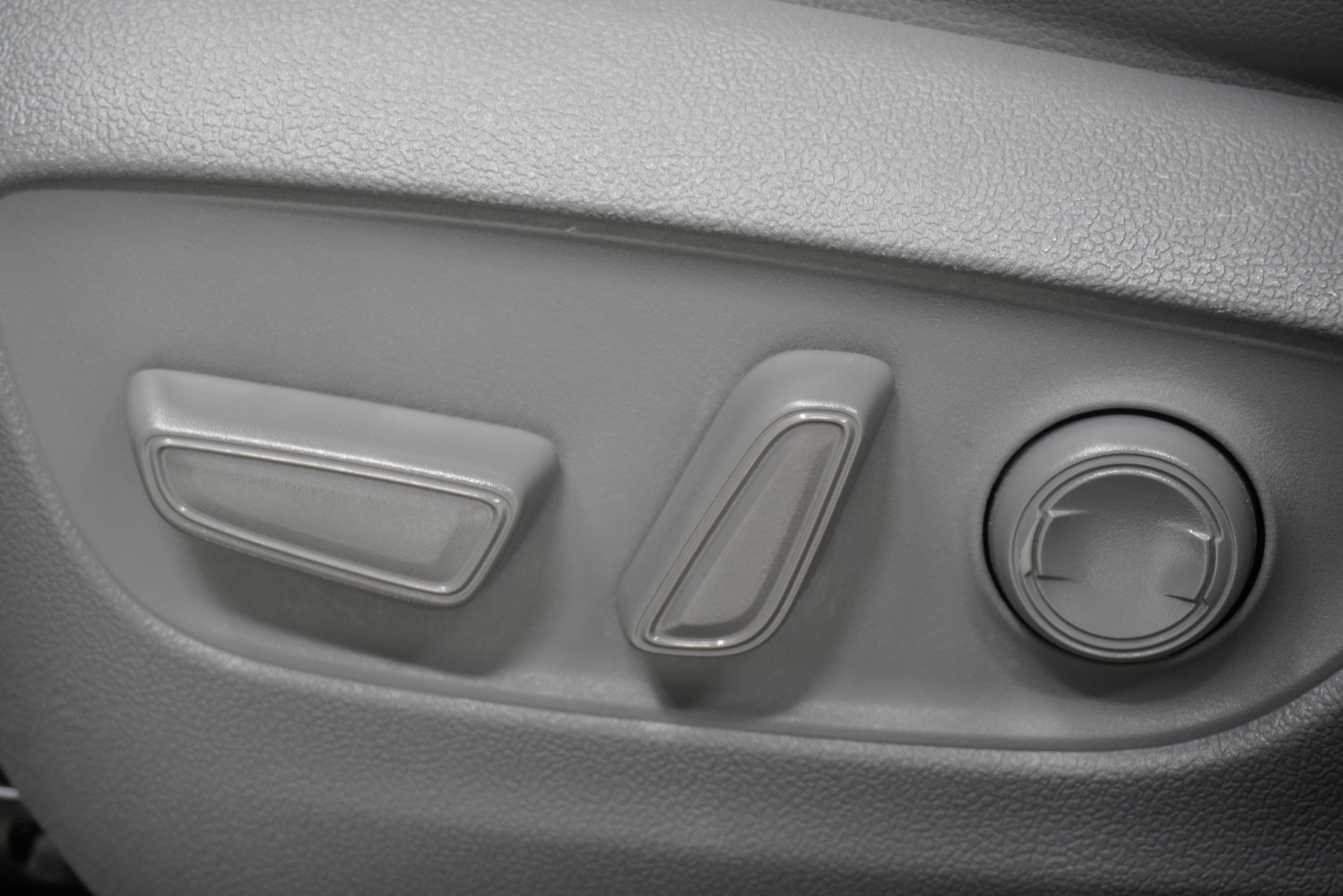 Used 2023 Toyota Highlander Limited FWD image 17