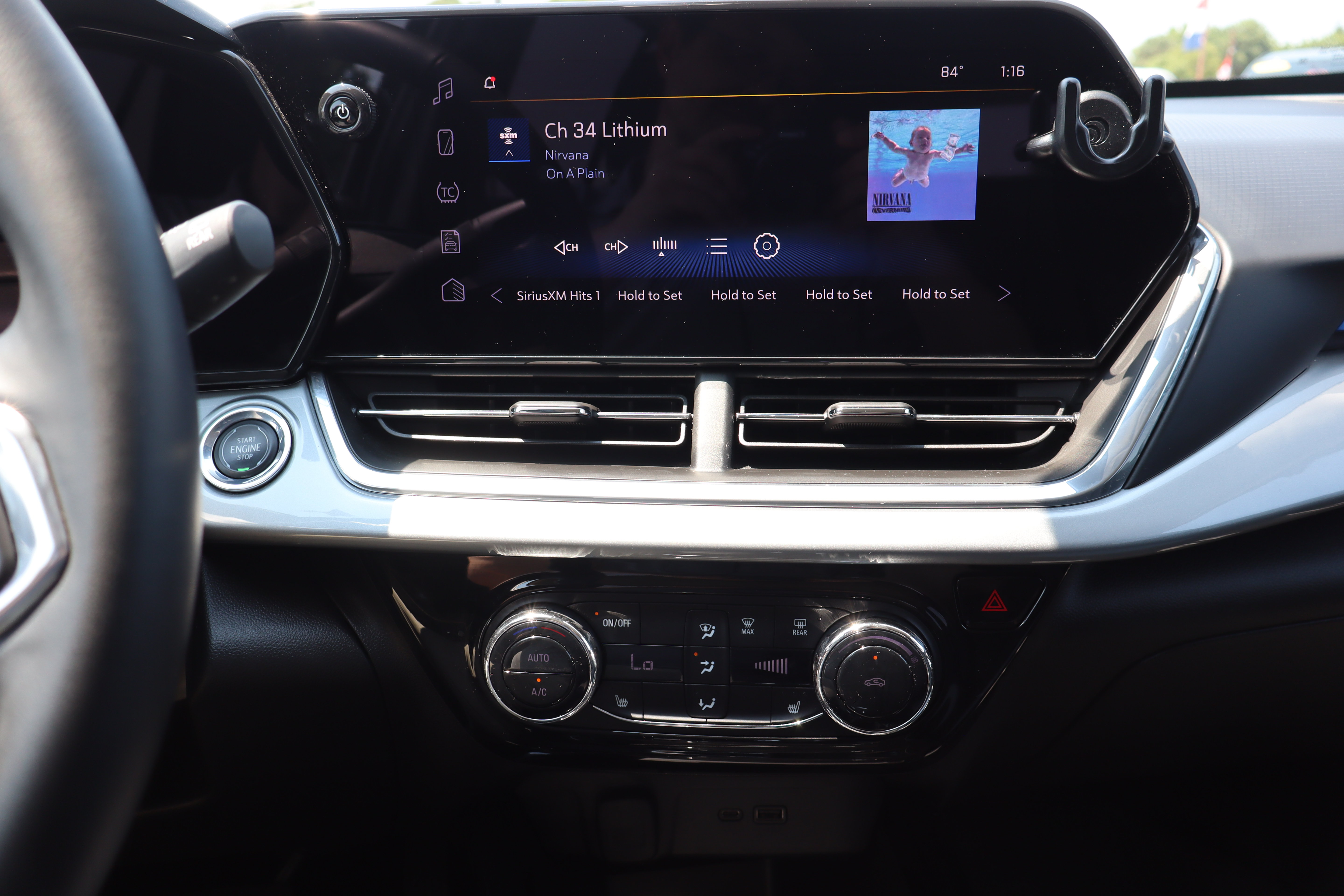 Used 2024 Chevrolet Trax LT w/ Driver Confidence Package FWD image 17