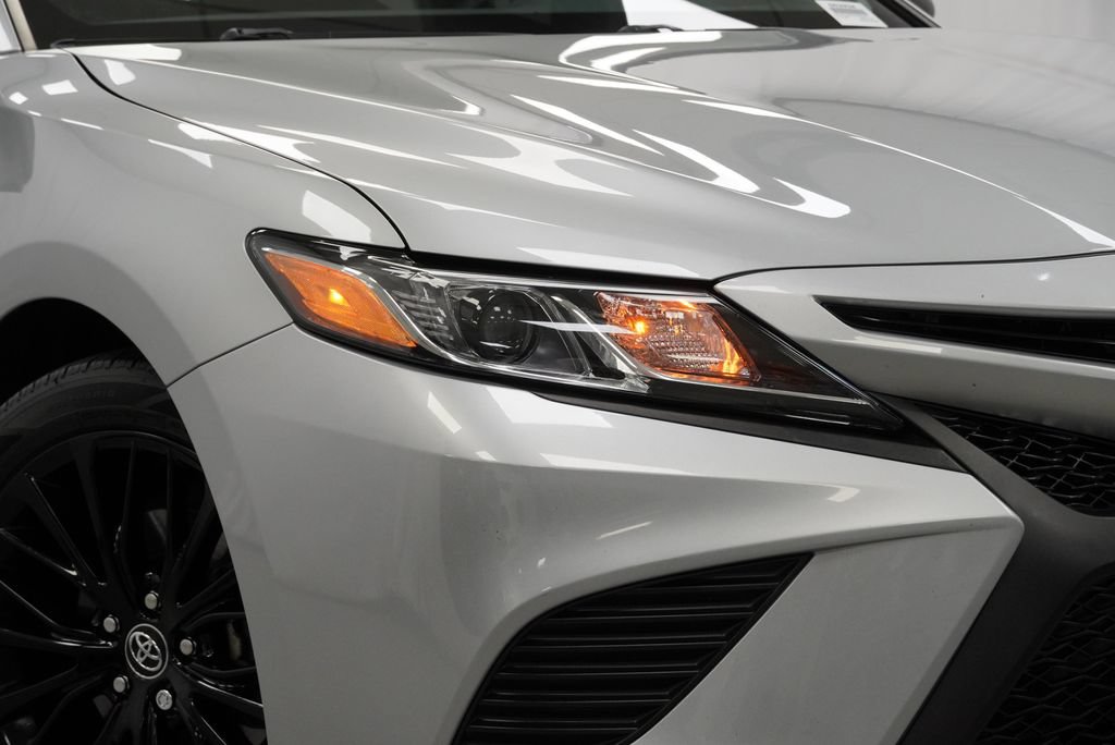 Used 2020 Toyota Camry SE FWD image 5