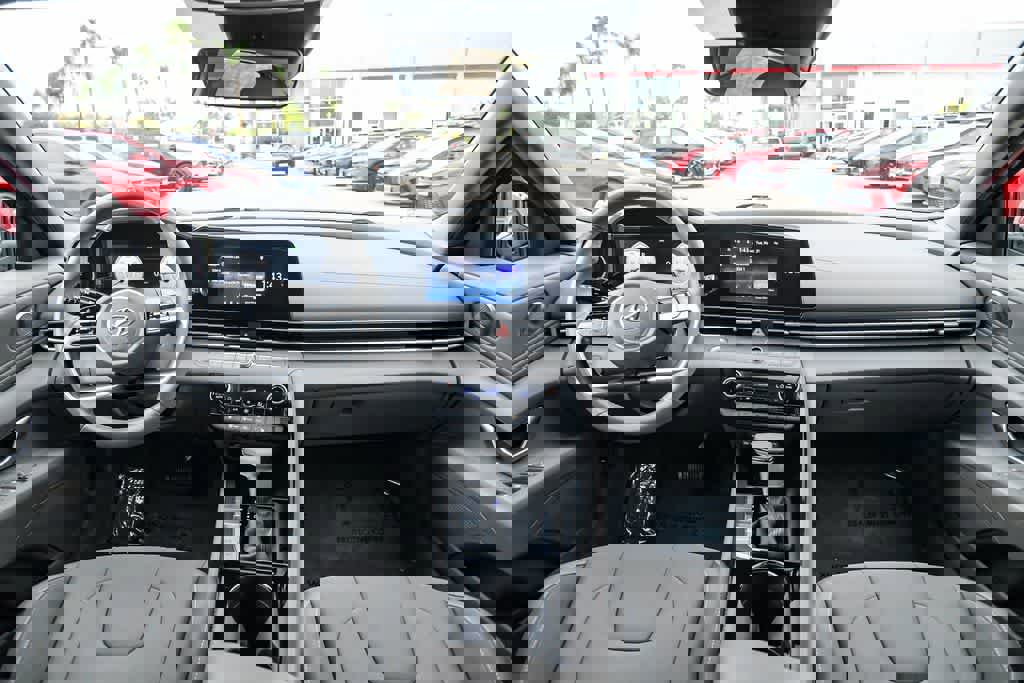 Used 2023 Hyundai Elantra SEL w/ Convenience Package image 14