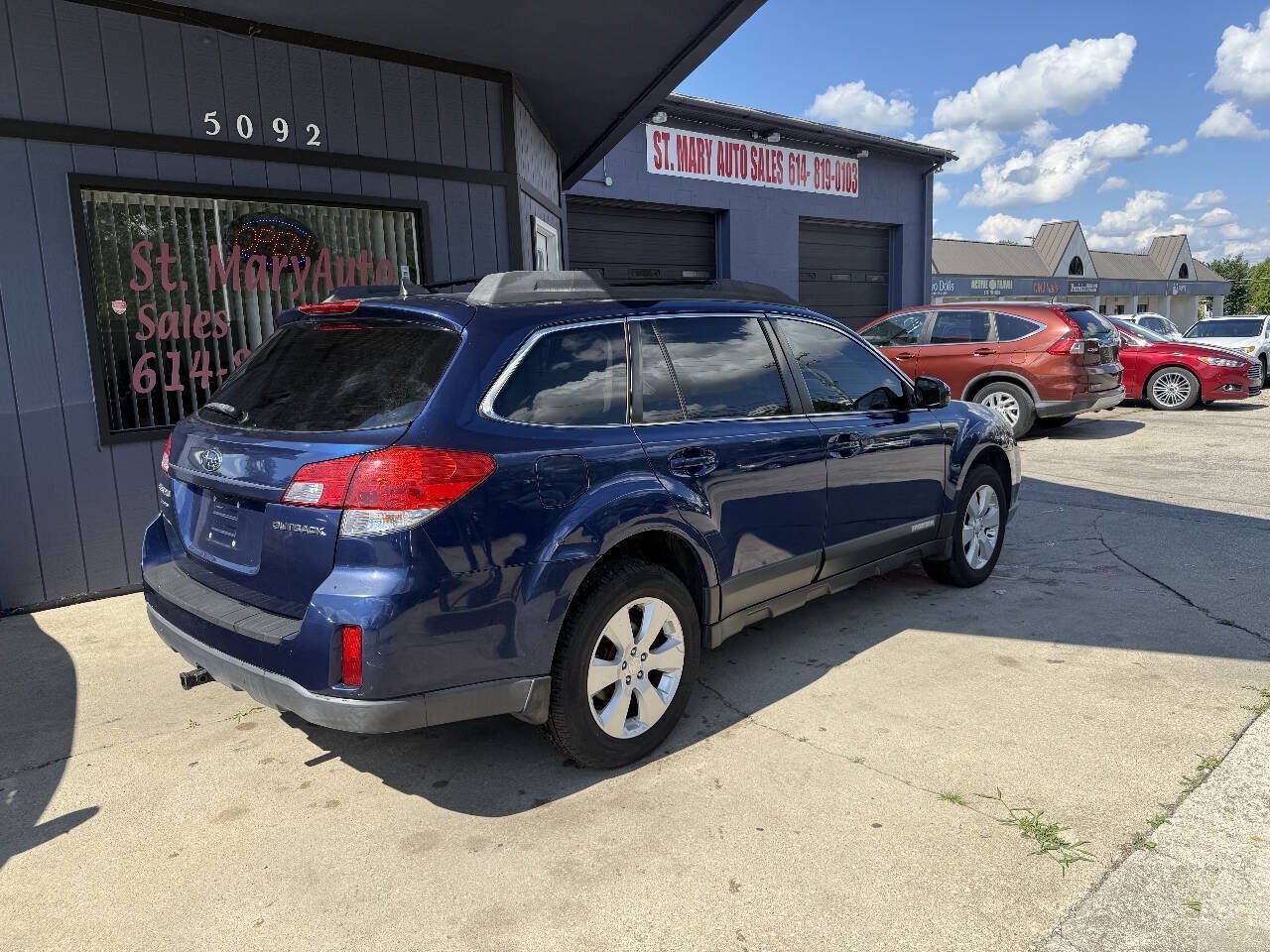 Used 2011 Subaru Outback 2.5i Limited w/ PWR Moonroof Pkg AWD/4WD image 4