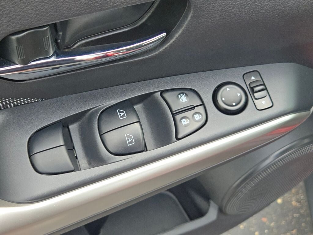Used 2020 Nissan Kicks SV FWD image 19