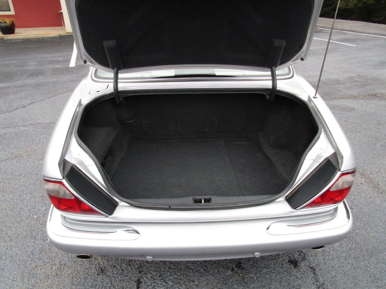 Used 2001 Jaguar XJ8 image 18