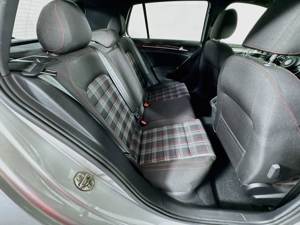 Used 2016 Volkswagen Golf 4-Door FWD image 33