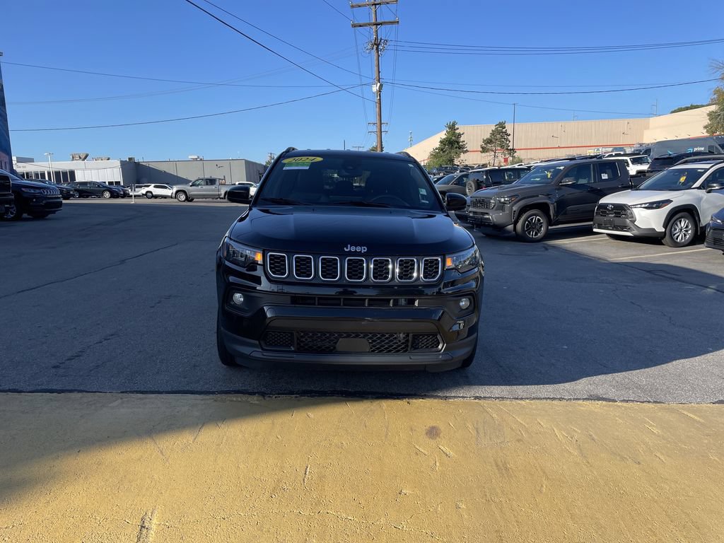 Used 2024 Jeep Compass Latitude AWD/4WD image 5
