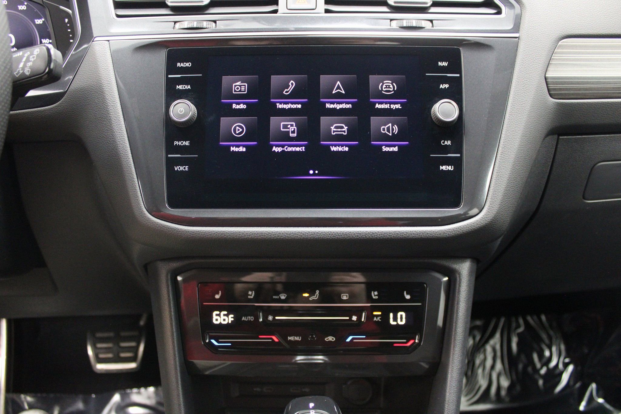 Used 2022 Volkswagen Tiguan SEL R-Line image 43