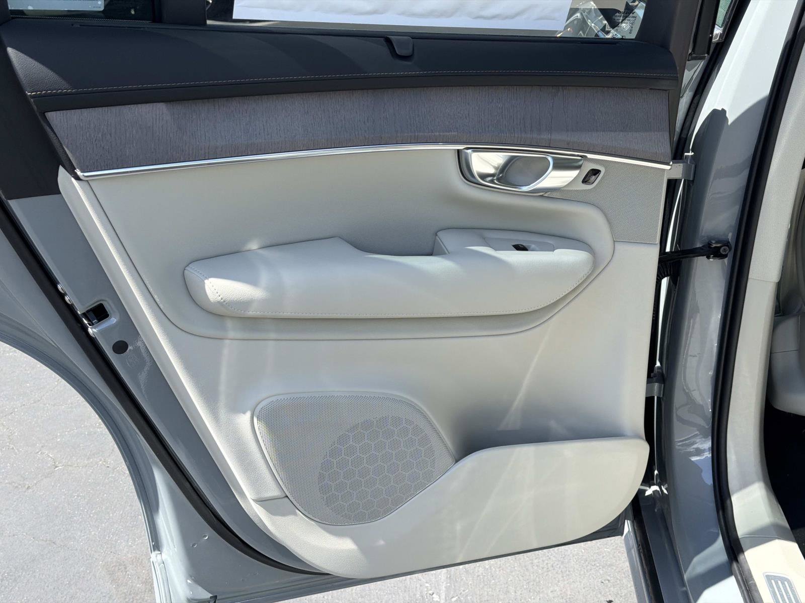New 2026 Volvo XC90 B6 Ultra w/ Protection Package AWD/4WD image 16