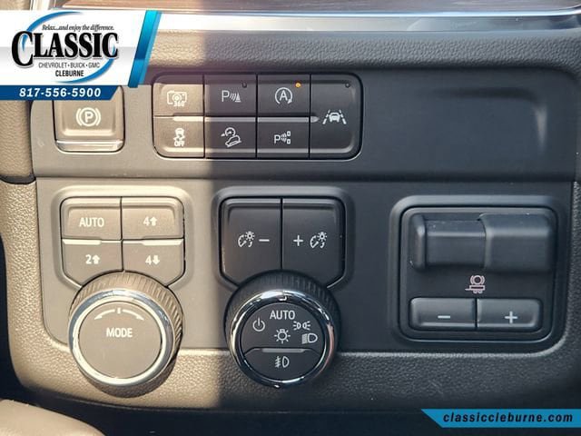 Used 2025 Chevrolet Suburban LT w/ Comfort Package AWD/4WD image 23