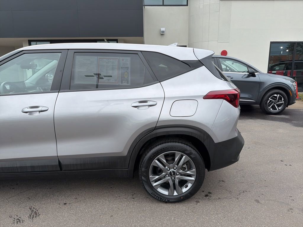 Certified 2022 Kia Seltos LX image 9