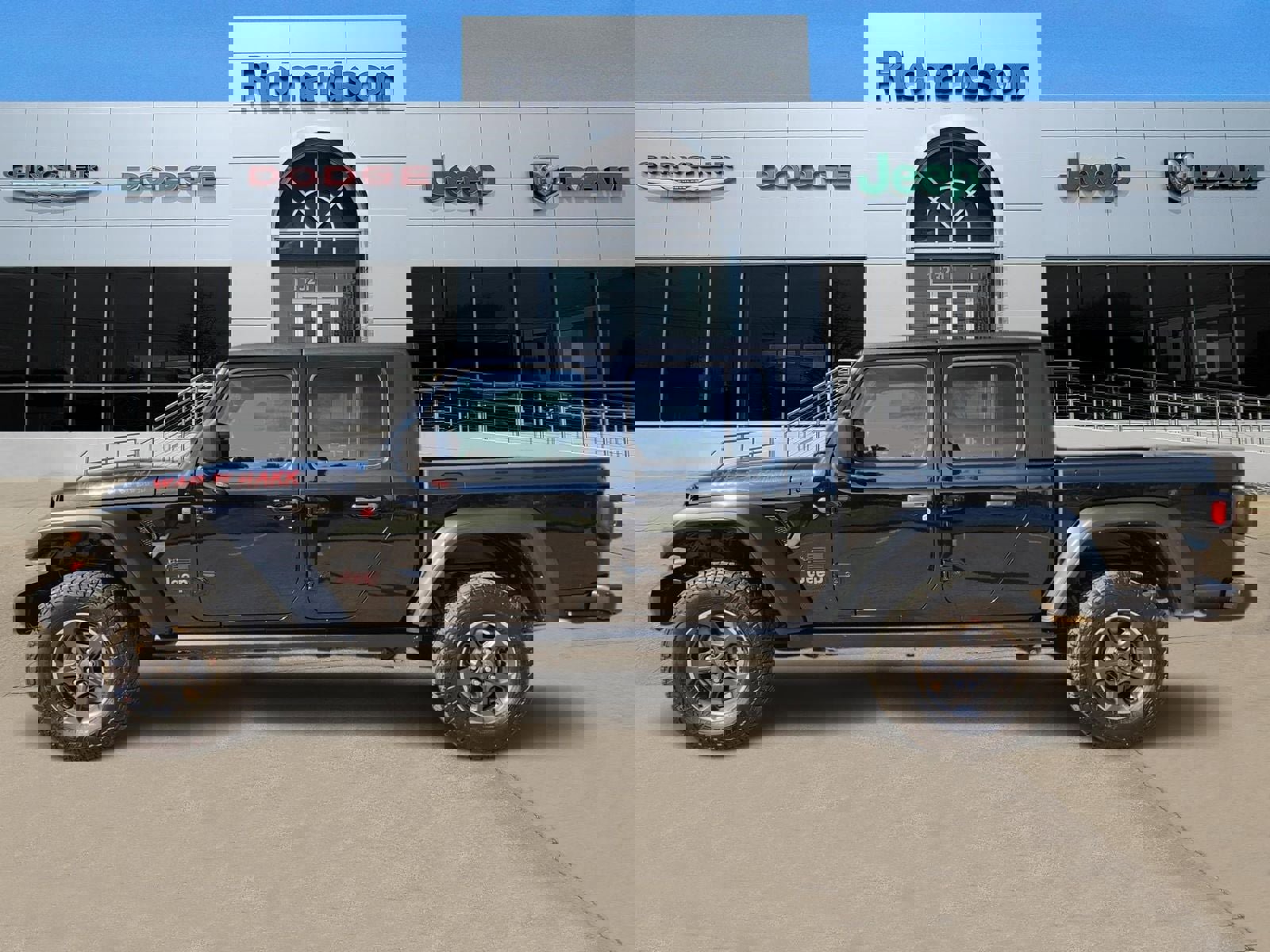 Used 2023 Jeep Gladiator Rubicon w/ Cold Weather Group image 3