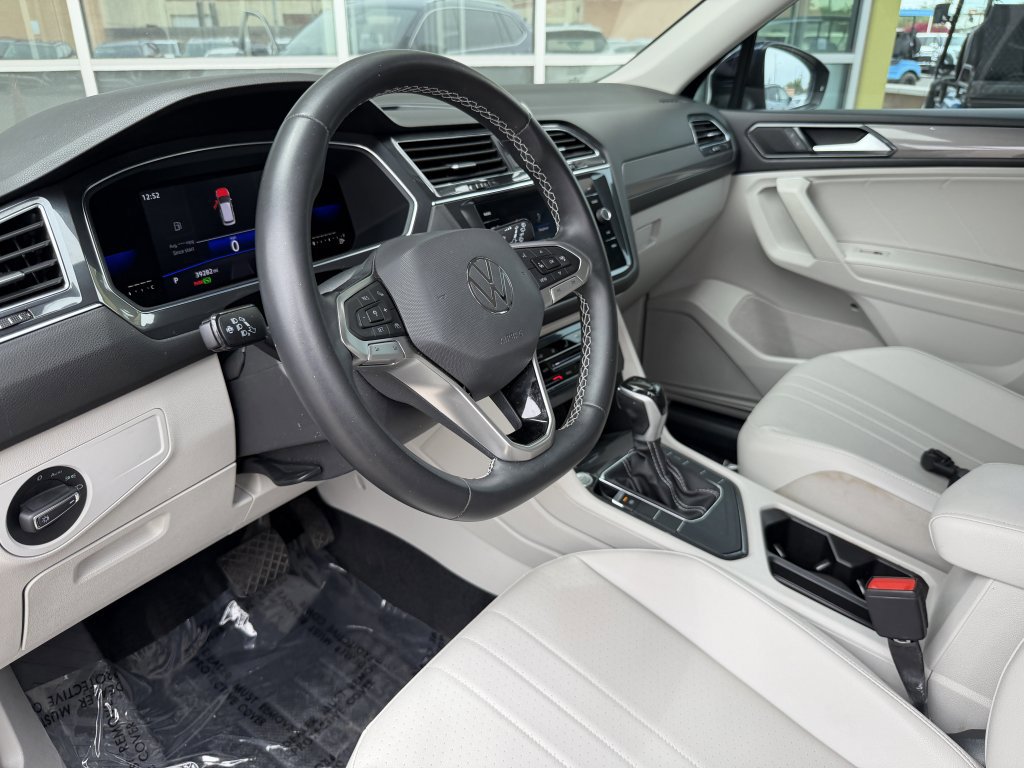 Used 2022 Volkswagen Tiguan SE FWD image 32