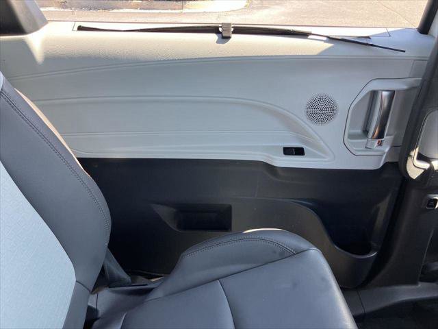 Certified 2021 Toyota Sienna XSE image 24