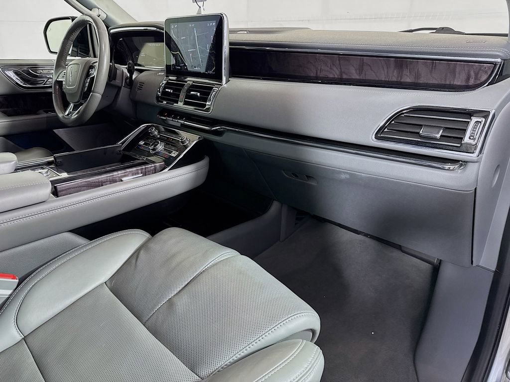 Used 2020 Lincoln Navigator Reserve w/ Luxury Package image 38