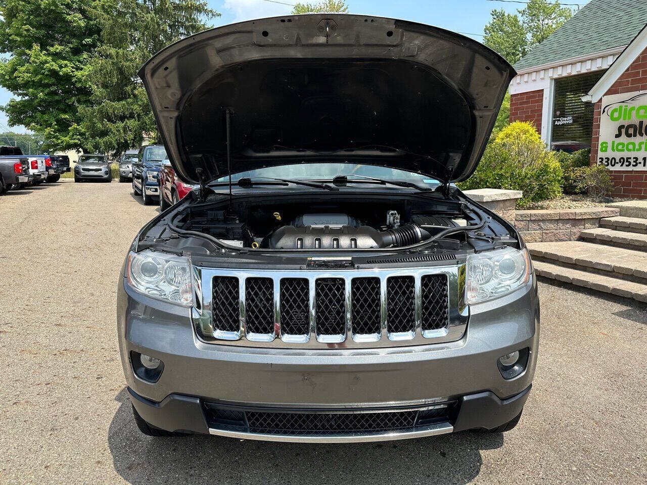 Used 2013 Jeep Grand Cherokee Overland AWD/4WD image 12
