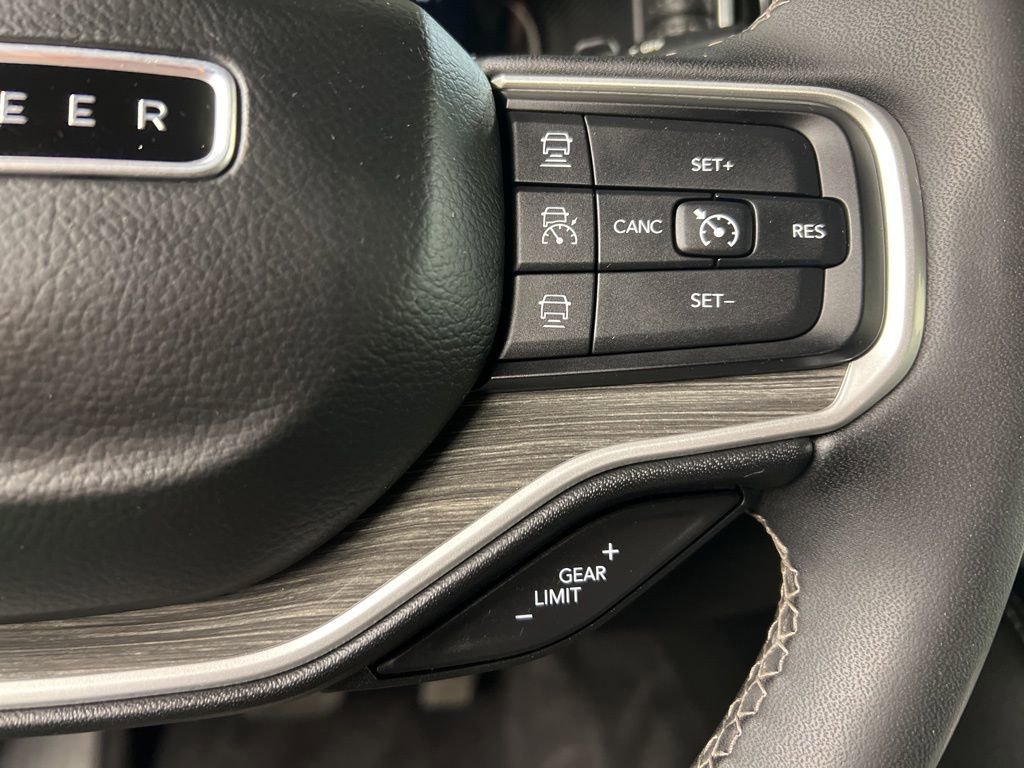 Used 2022 Jeep Wagoneer Series II AWD/4WD image 21