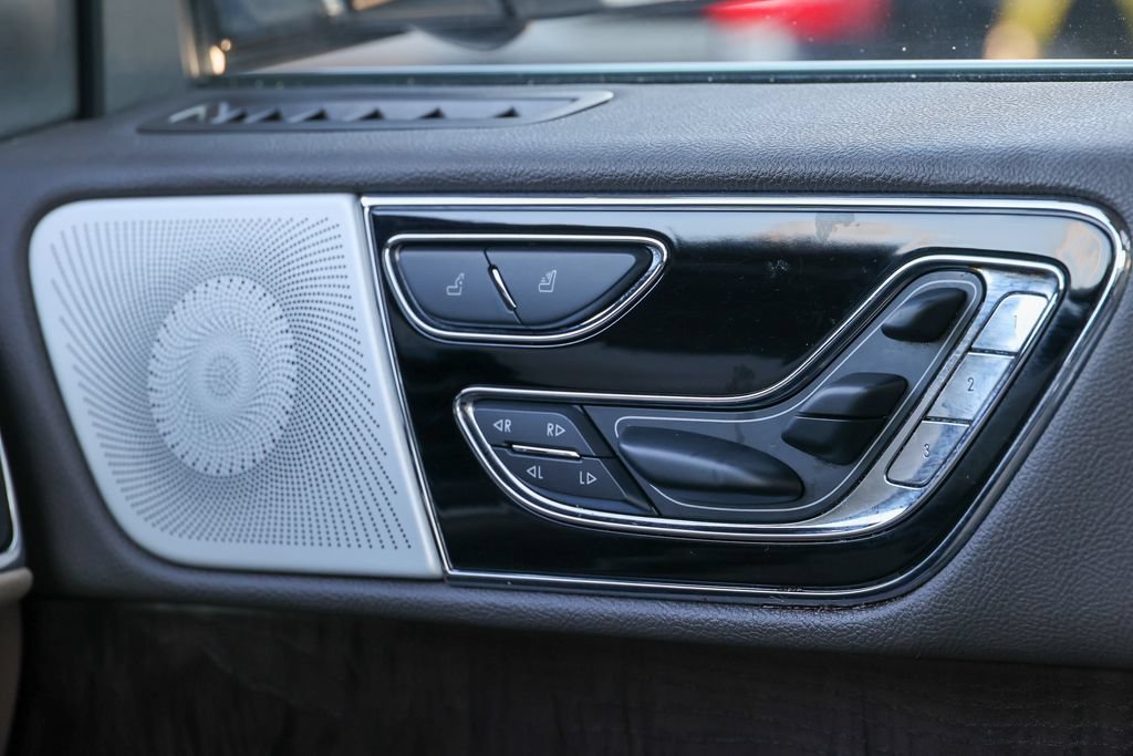 Used 2022 Lincoln Navigator Reserve AWD/4WD image 9