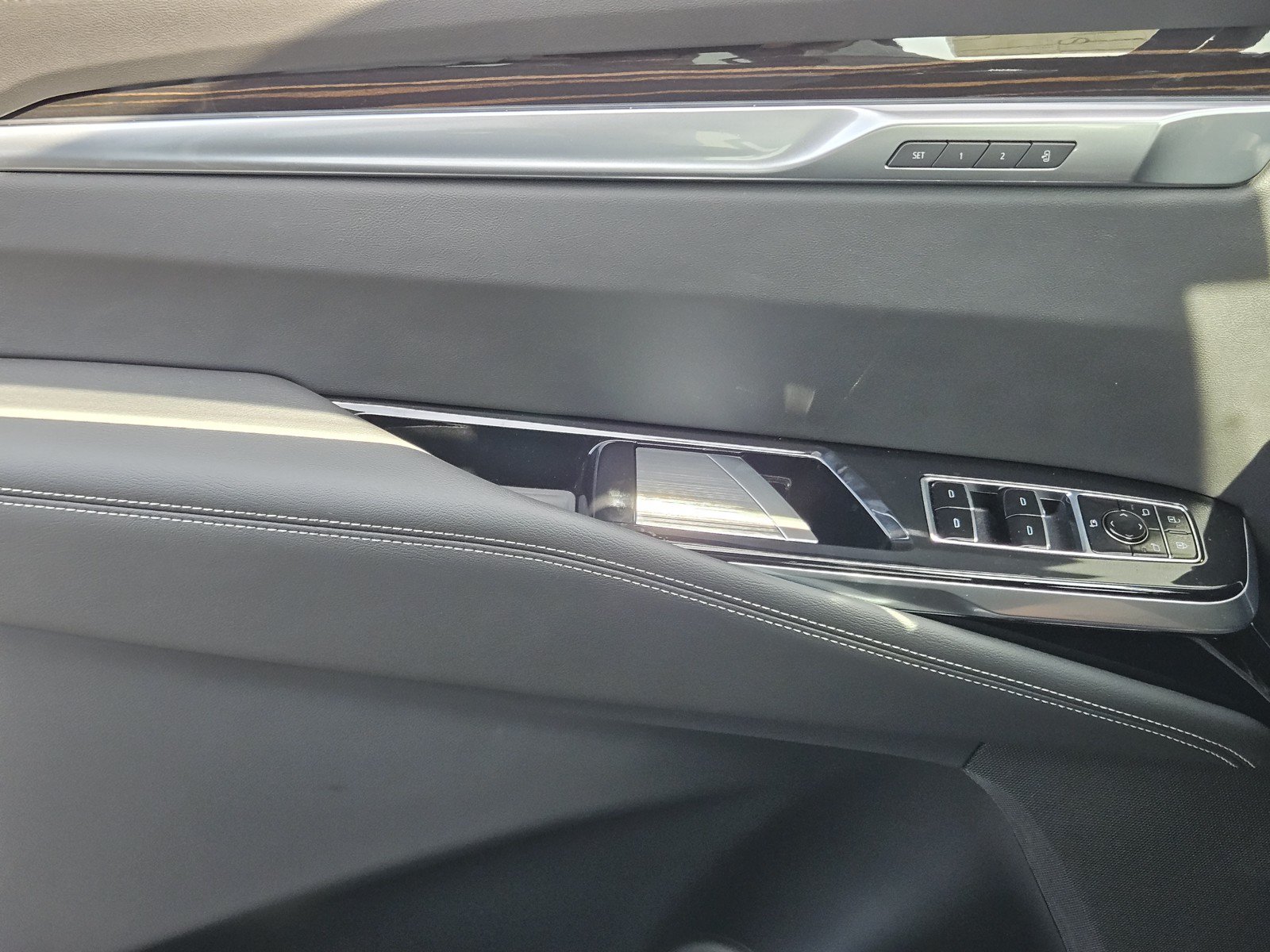 New 2026 Cadillac Escalade Luxury w/ Touring Package AWD/4WD image 16