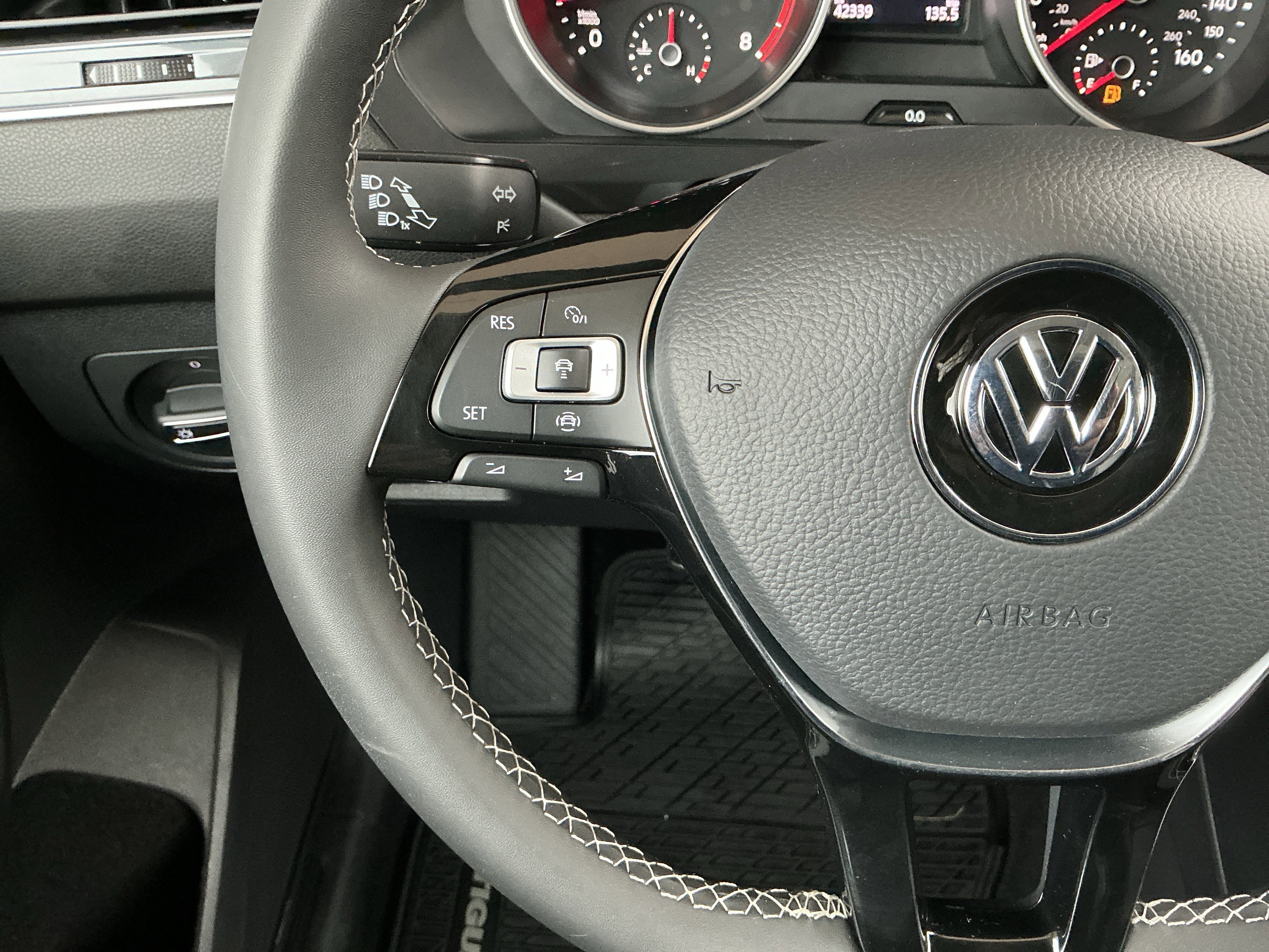 Used 2021 Volkswagen Tiguan SE w/ Panoramic Sunroof Package image 12