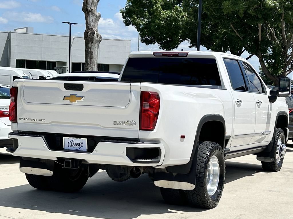 Used 2024 Chevrolet Silverado 3500 High Country w/ High Country Premium Package AWD/4WD image 4