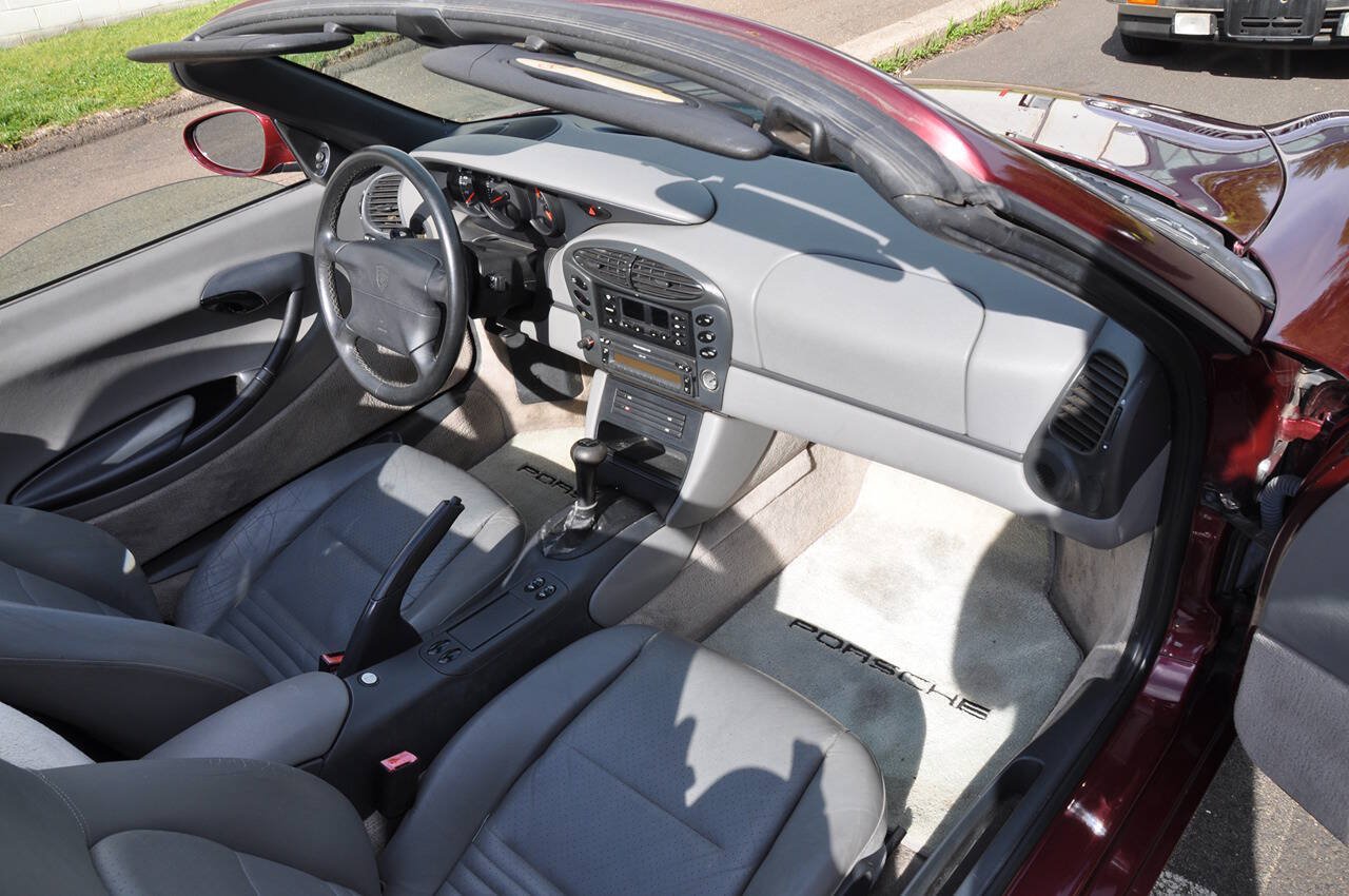 Used 1997 Porsche Boxster RWD image 33