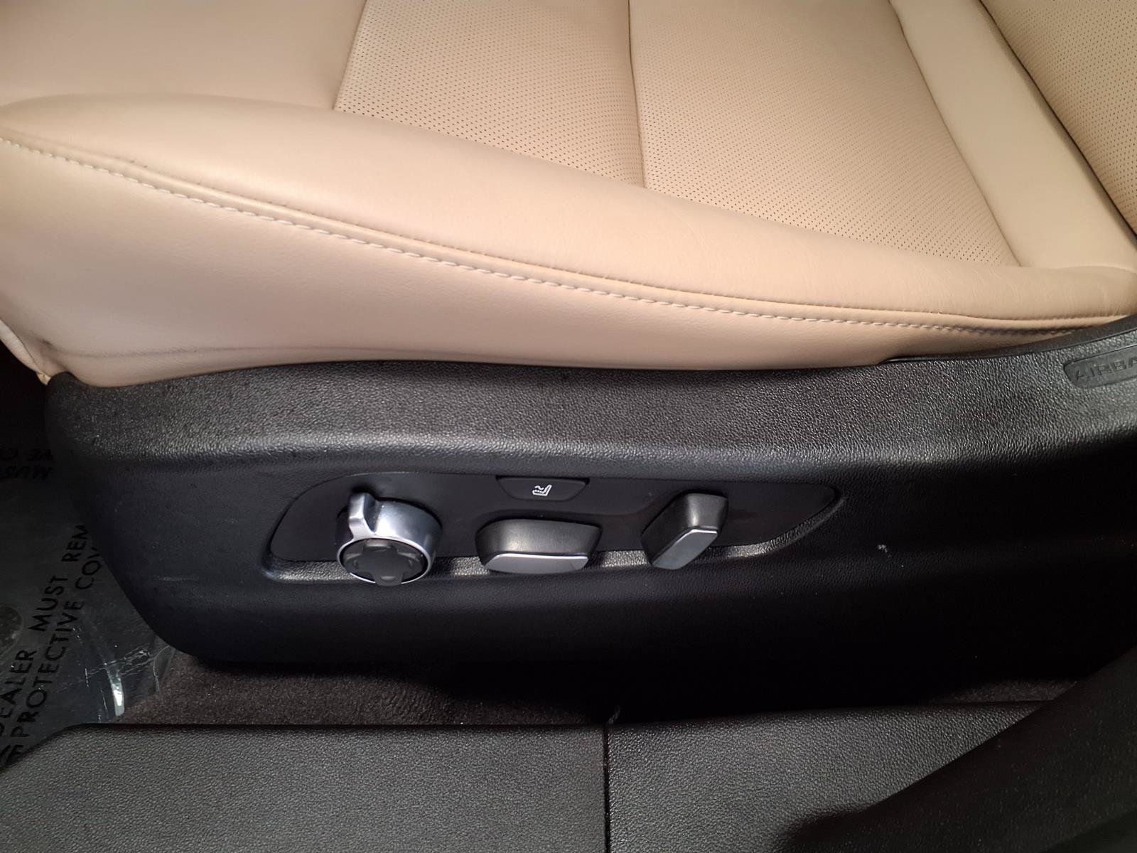 Certified 2024 Cadillac XT4 Premium Luxury AWD/4WD image 22