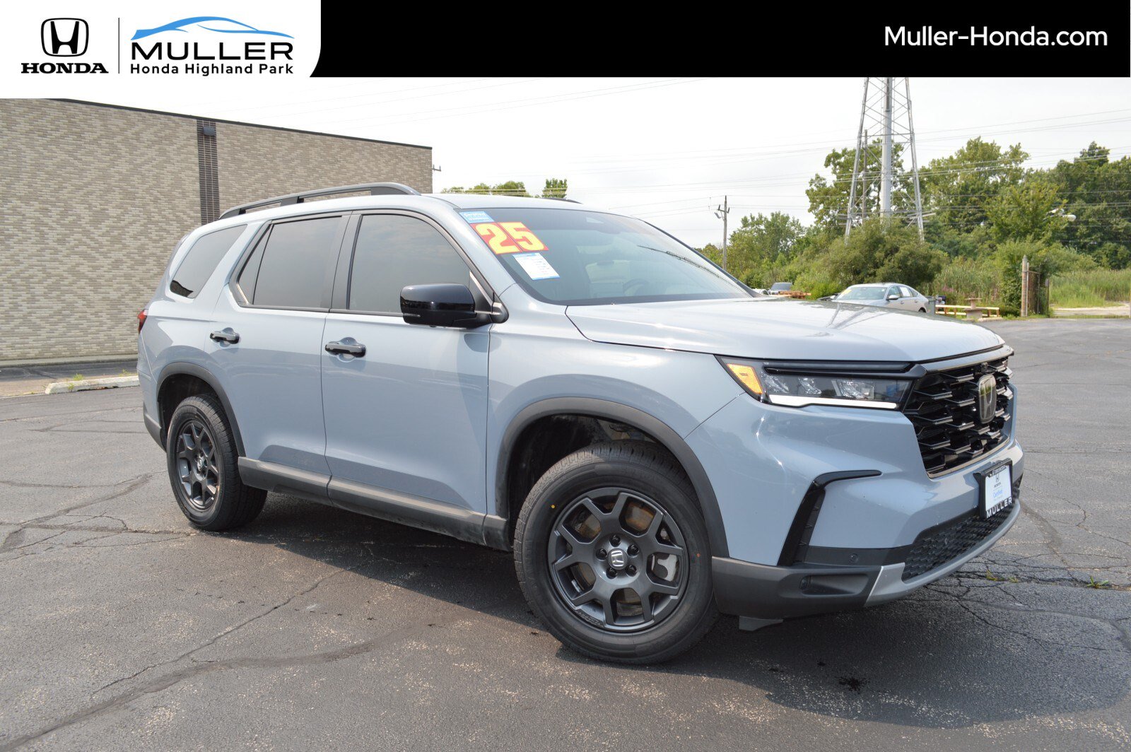 Certified 2025 Honda Pilot TrailSport image 1