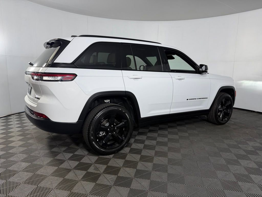 Used 2025 Jeep Grand Cherokee Limited w/ Luxury Tech Group II image 6