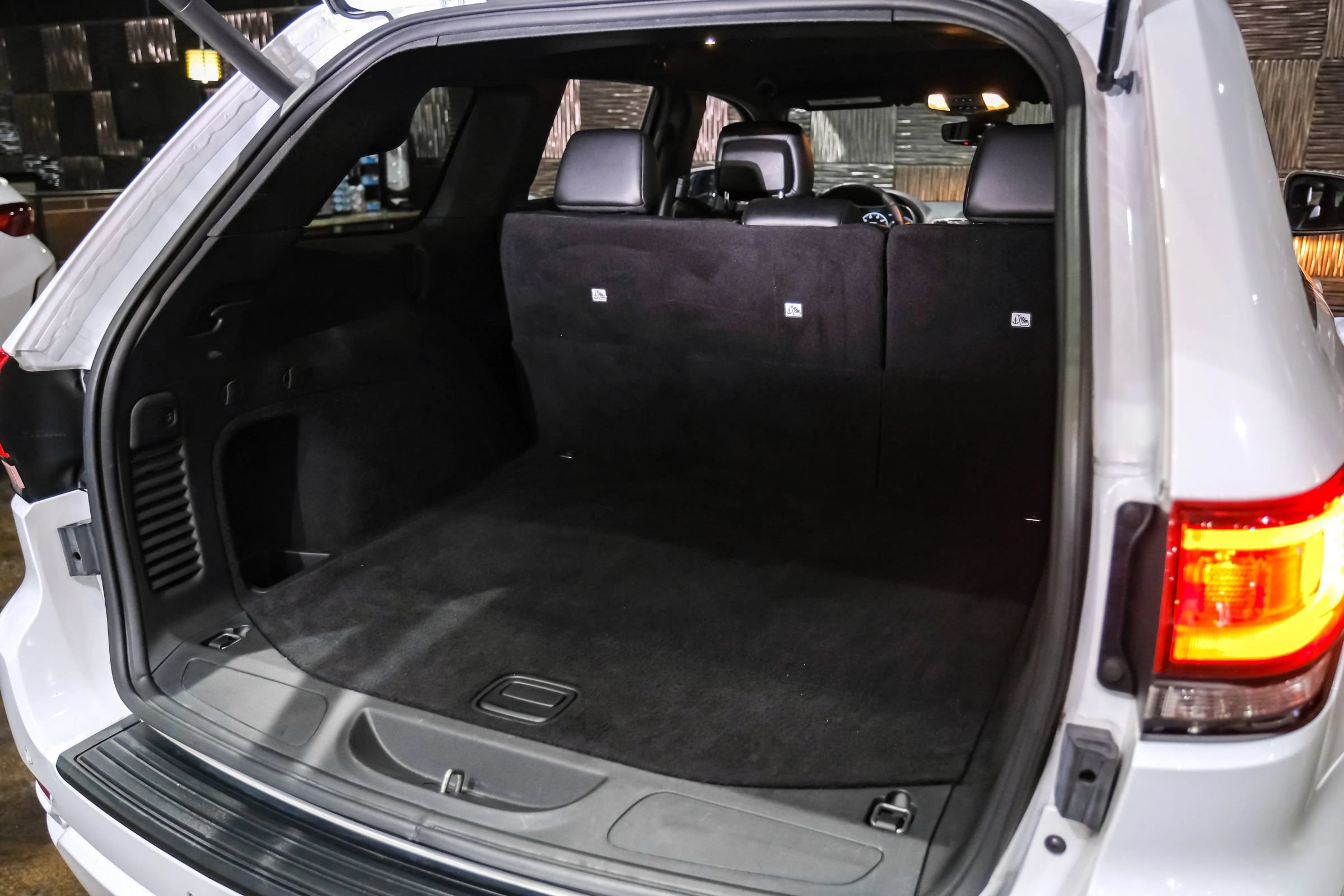 Used 2018 Jeep Grand Cherokee Altitude AWD/4WD image 50