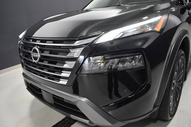 Certified 2025 Nissan Rogue SL w/ Tech Package image 11