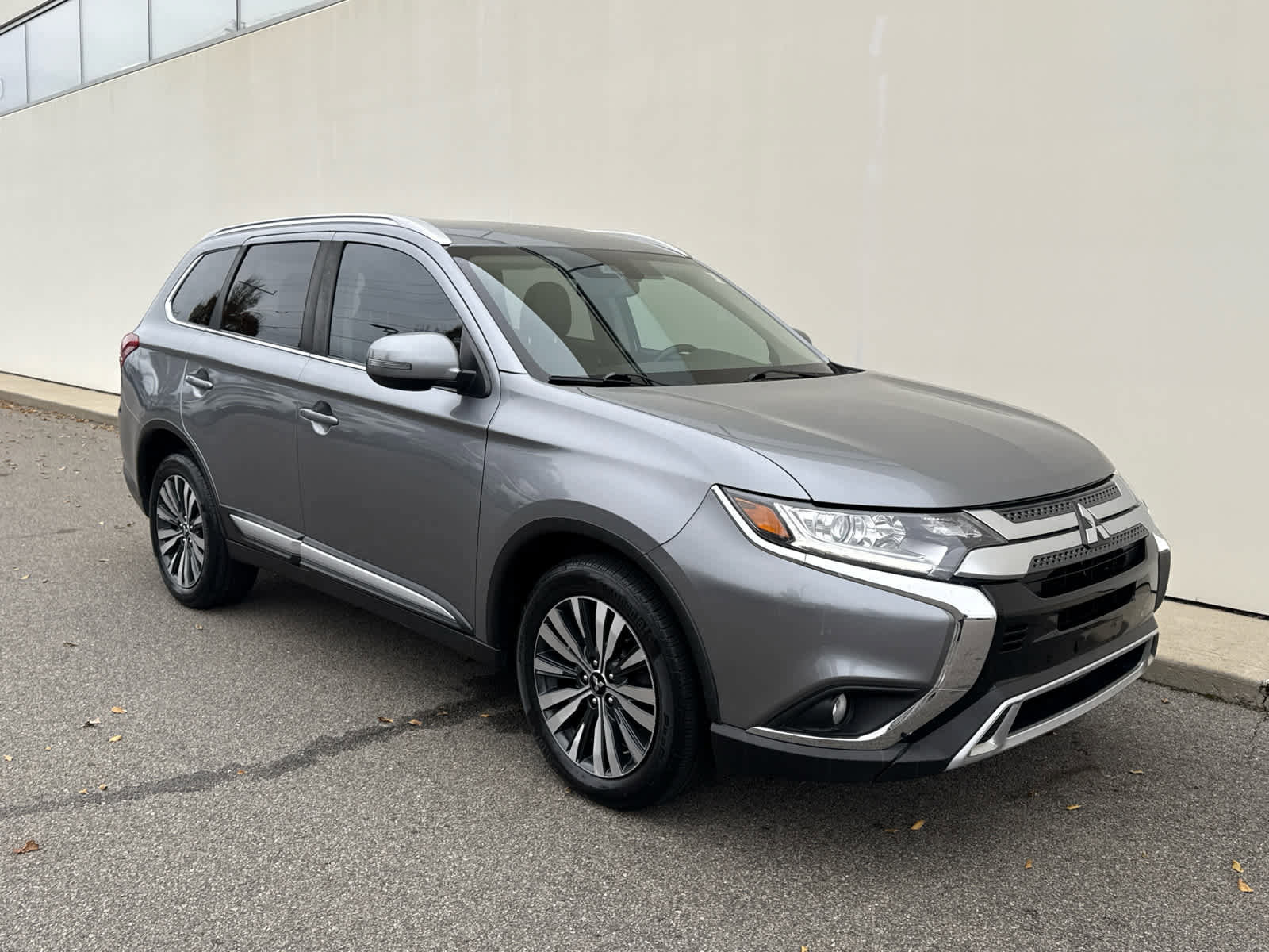 Used 2020 Mitsubishi Outlander SEL image 2