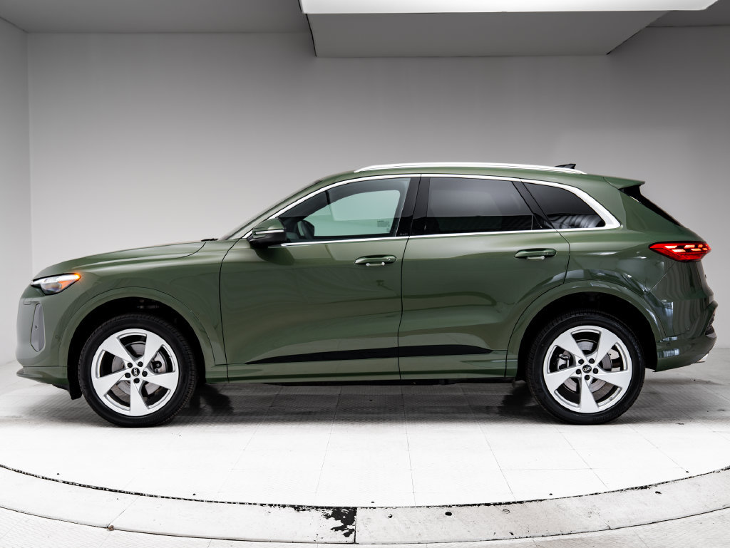 Certified 2025 Audi Q5 Premium Plus w/ Premium Plus AWD/4WD image 2