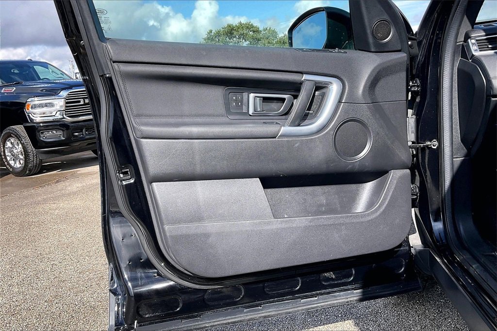 Used 2019 Land Rover Discovery Sport HSE image 17