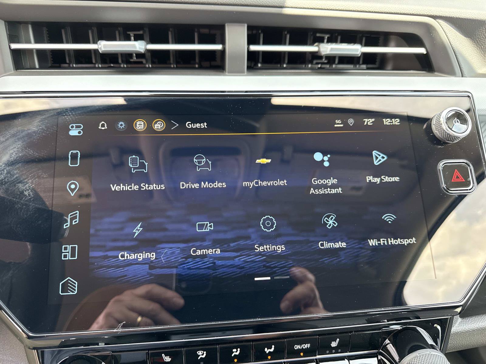 New 2027 Chevrolet Bolt LT w/ Comfort Package FWD image 23