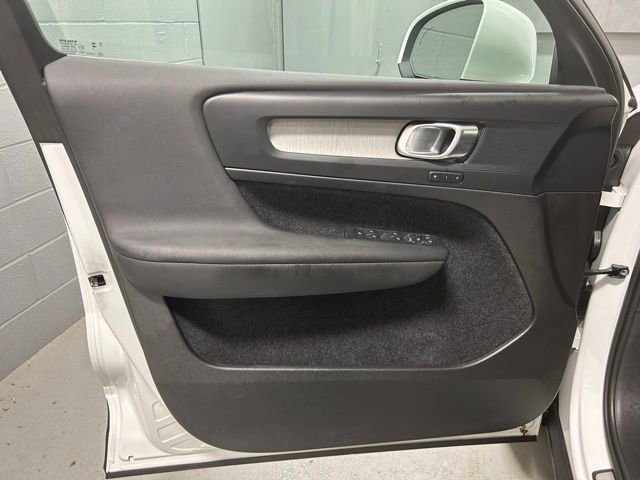 Used 2025 Volvo XC40 B5 Core AWD/4WD image 6