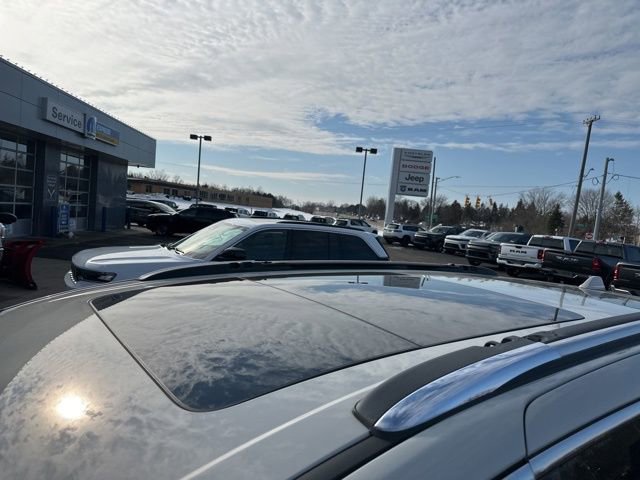 Used 2019 Chrysler Pacifica Limited image 4