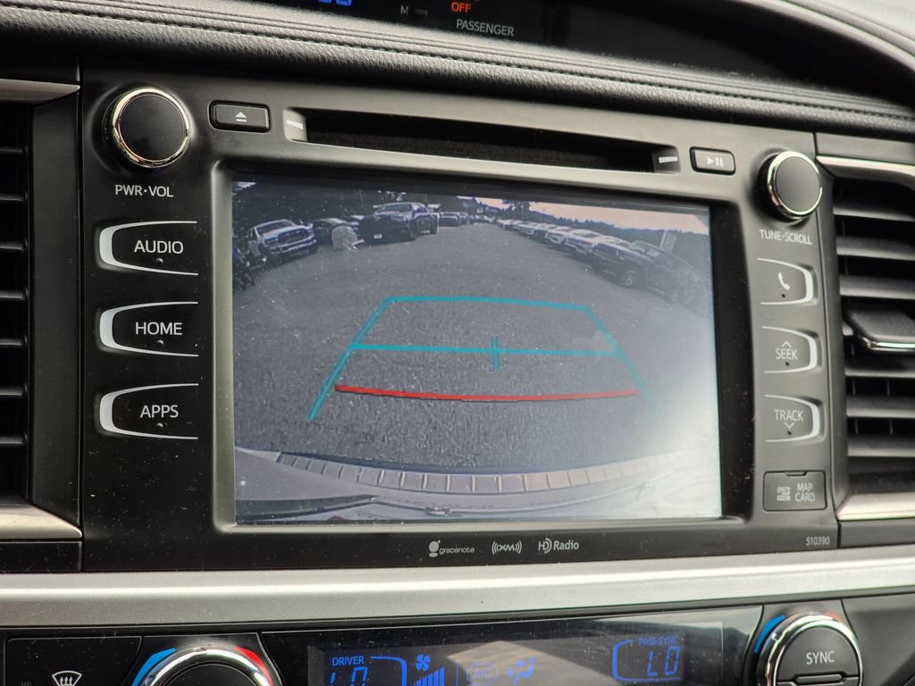 Used 2019 Toyota Highlander SE AWD/4WD image 9