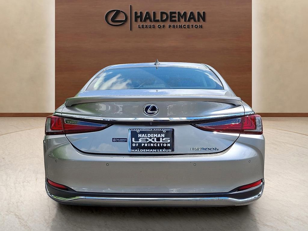 Used 2019 Lexus ES 300h w/ Premium Package FWD image 5