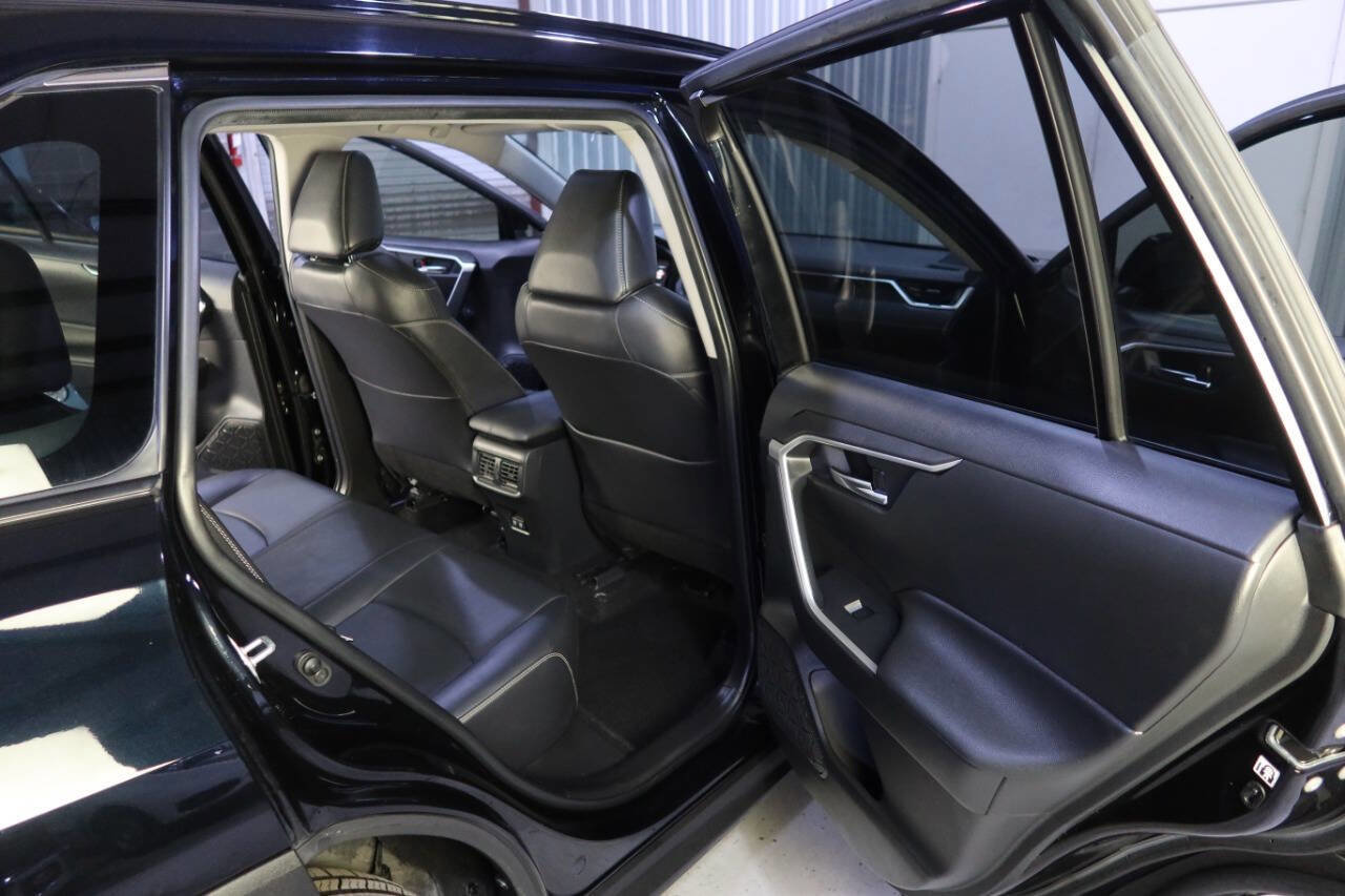 Used 2020 Toyota RAV4 XLE Premium image 14