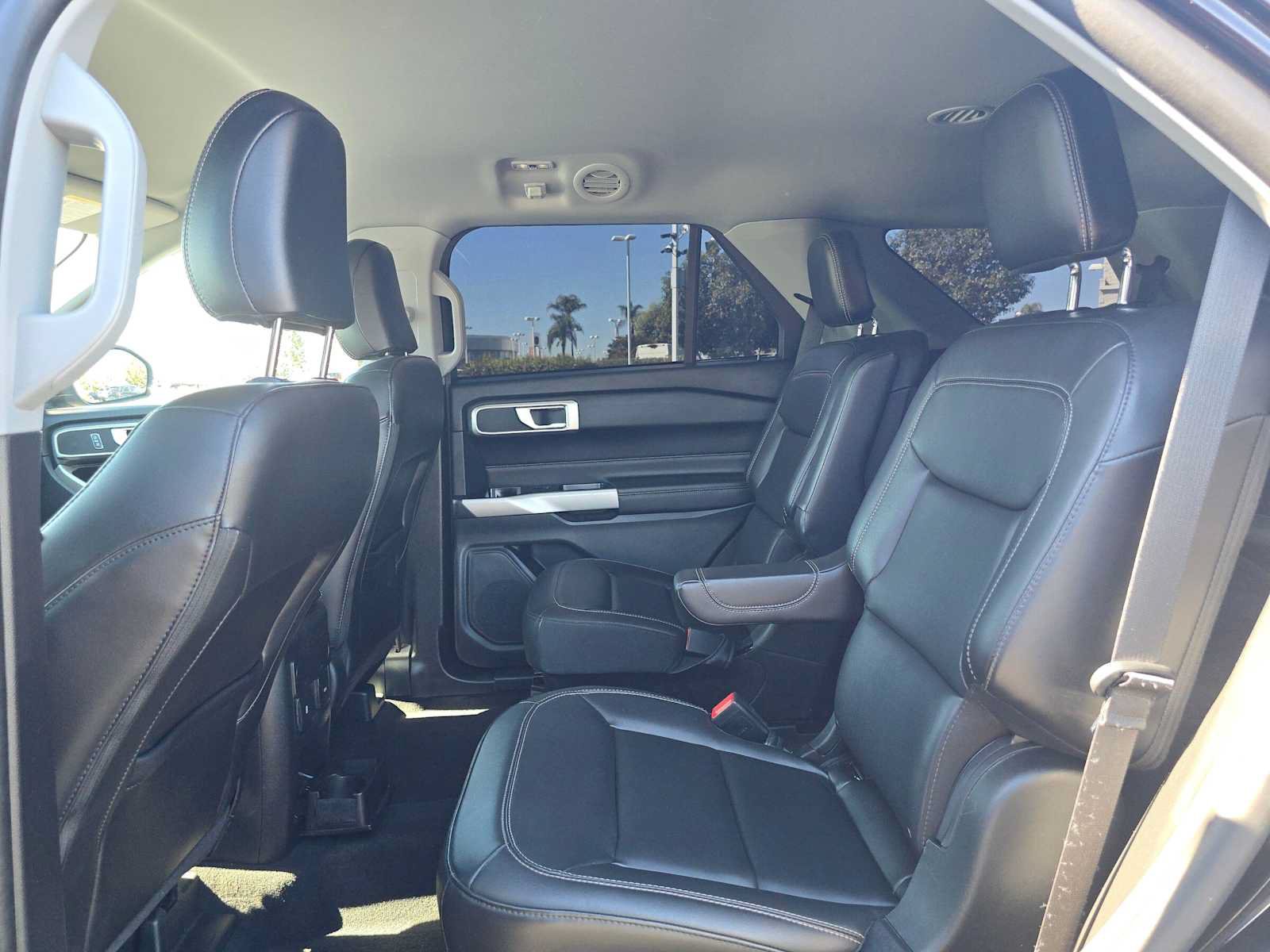 Used 2023 Ford Explorer XLT w/ Equipment Group 202A RWD image 18