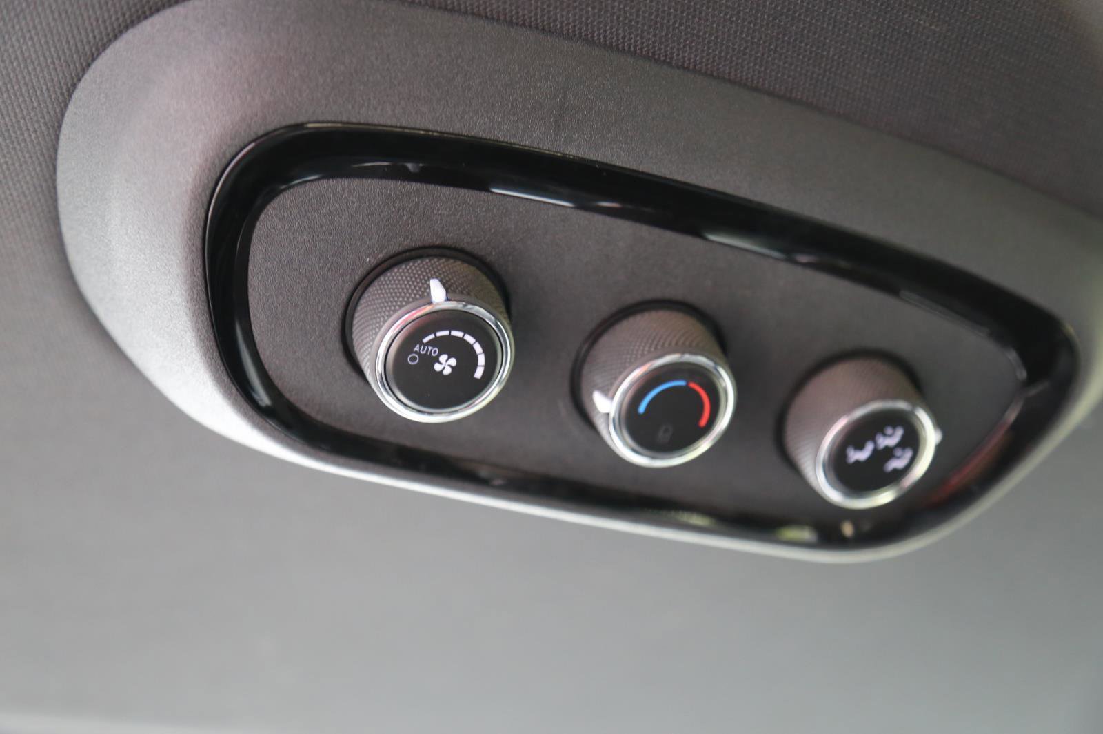 Used 2024 Dodge Durango GT RWD image 21